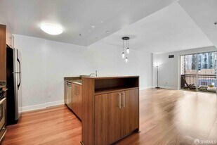 50 Lansing St in San Francisco, CA - Building Photo