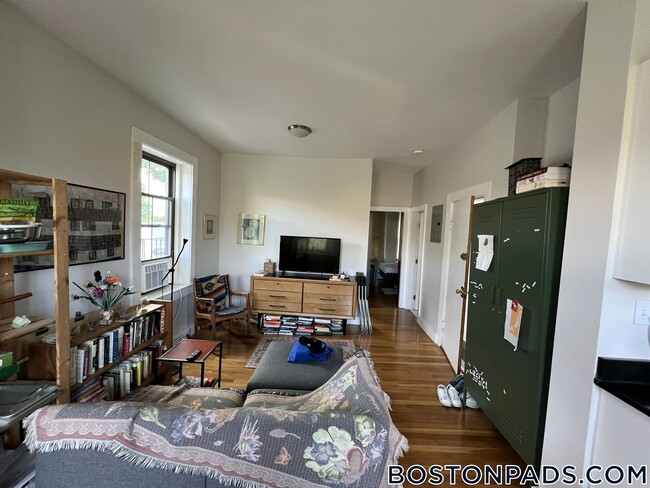 102 Willow St, Unit 4 in Cambridge, MA - Building Photo - Building Photo