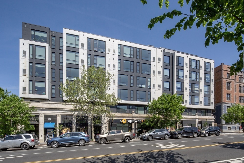 AdMo Heights in Washington, DC - Foto de edificio