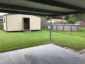 616 S 2nd St in Nederland, TX - Building Photo - Building Photo