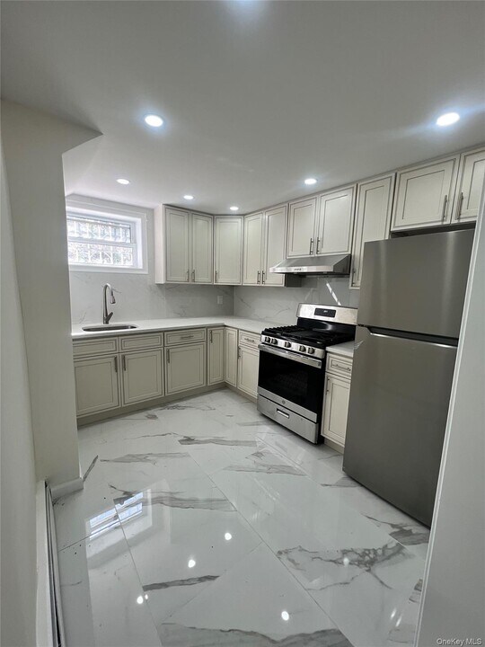 147-31 229th St in Queens, NY - Building Photo