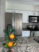 899 Riverside Dr in Coral Springs, FL - Building Photo