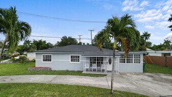 3880 NW 5th St in Lauderhill, FL - Building Photo