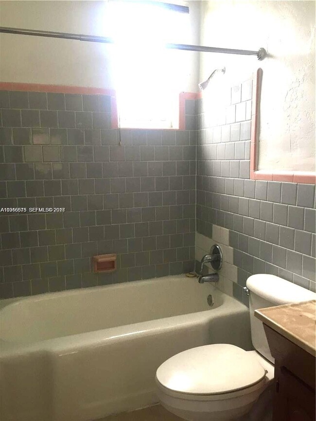 836 NW 10th St in Hallandale Beach, FL - Building Photo - Building Photo