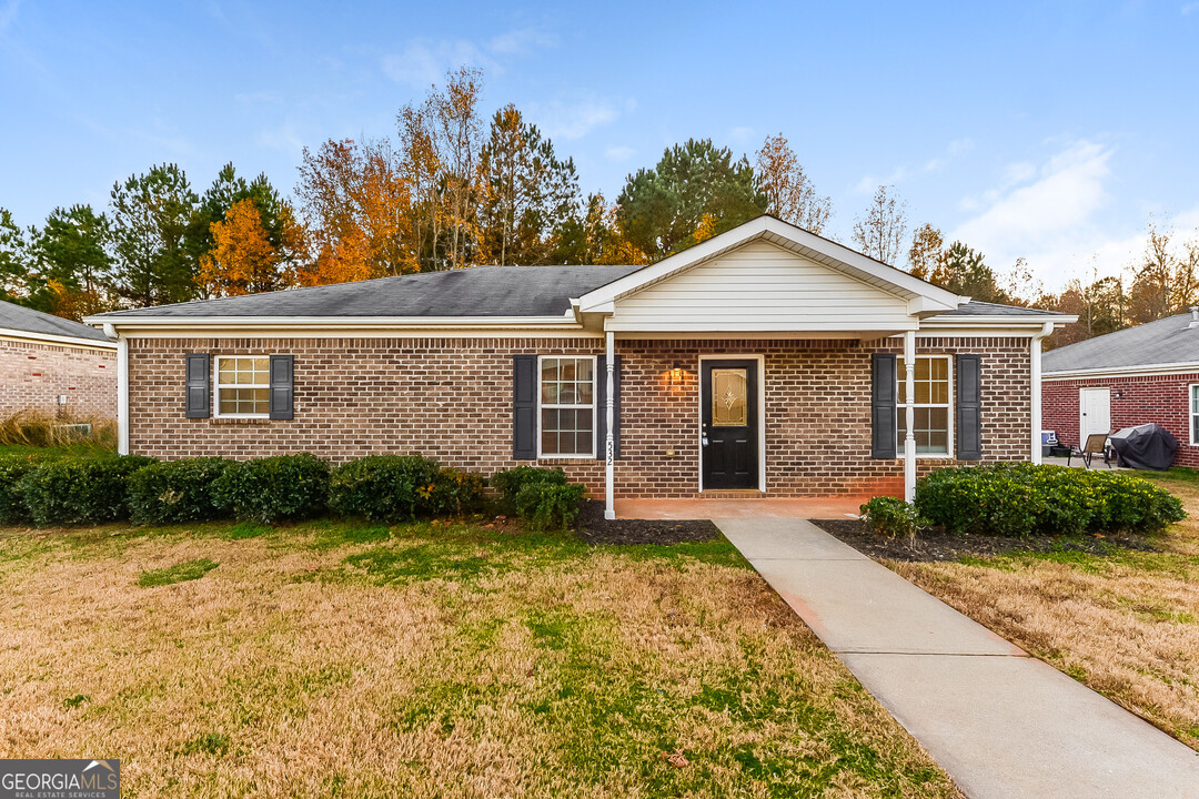 532 Dove Way in Social Circle, GA - Building Photo