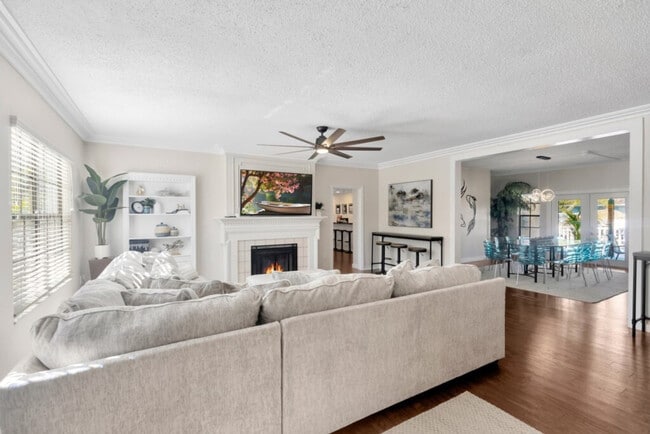 1679 Tampa Rd in Palm Harbor, FL - Building Photo - Building Photo