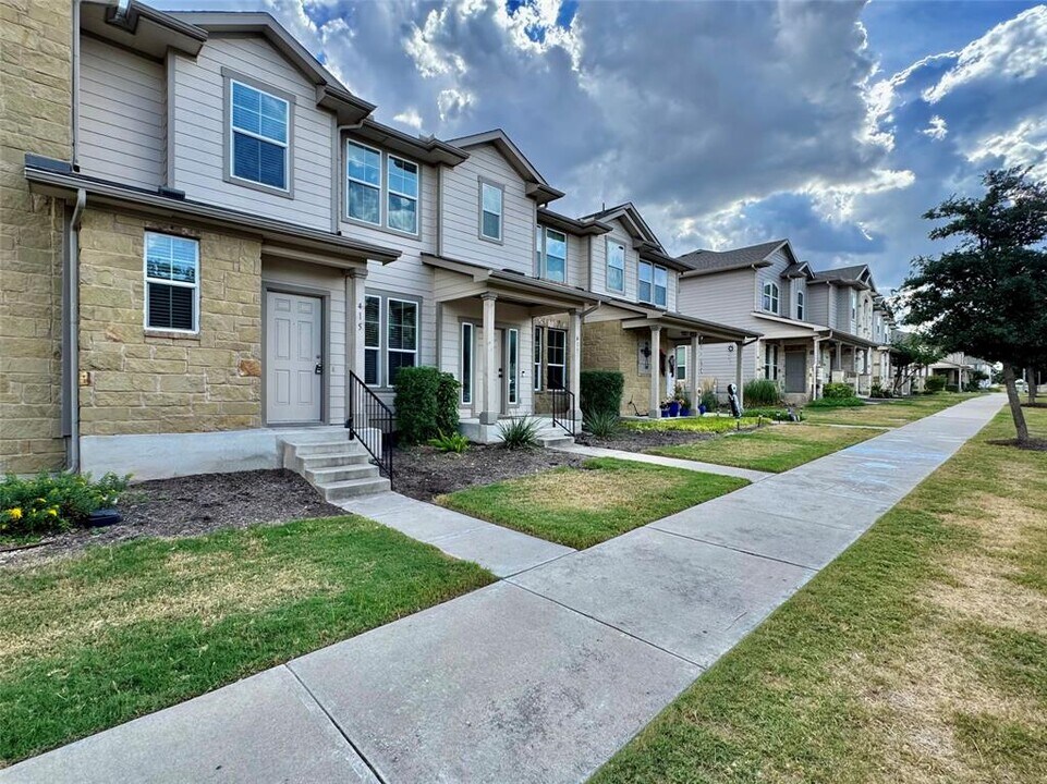 415 Crater Lake Dr in Pflugerville, TX - Building Photo