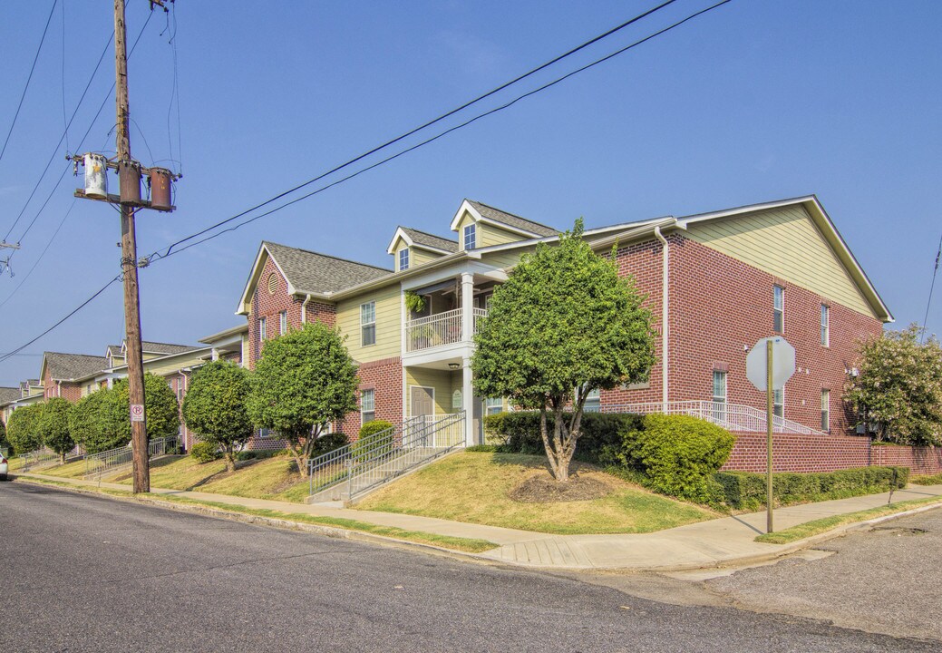 Riverbend Place in Memphis, TN - Foto de edificio