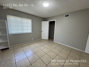 11222 Belair Dr in San Antonio, TX - Building Photo - Building Photo