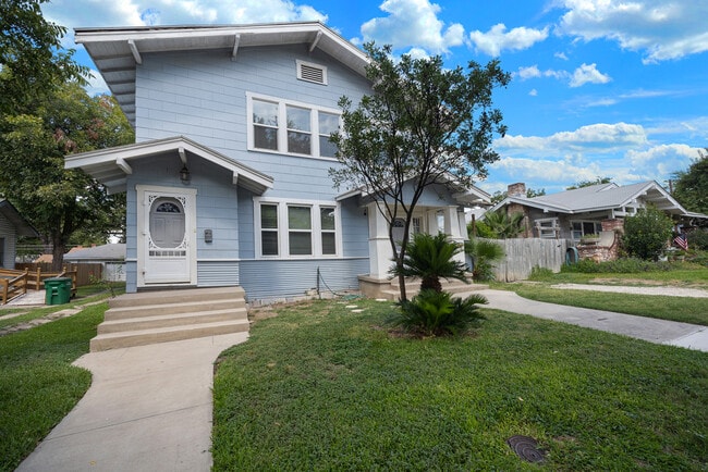 property at 1107 W Mistletoe Ave