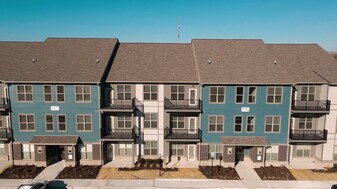 Founders Pointe Apartments in Franklin, IN - Building Photo