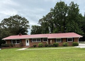 205 Westridge Dr in High Point, NC - Building Photo