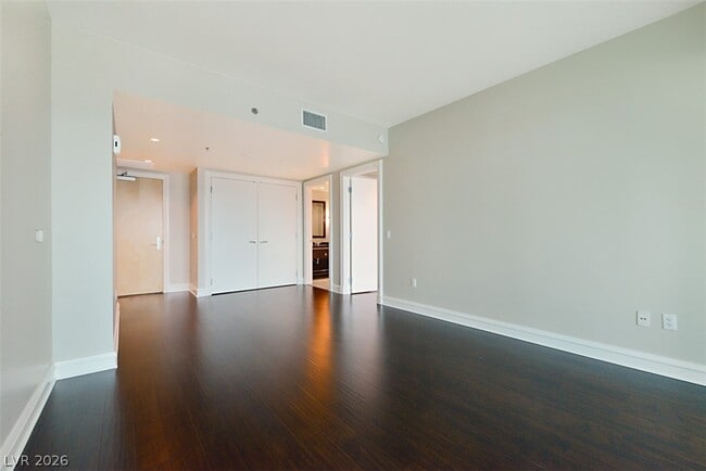 2700 S Las Vegas Blvd in Las Vegas, NV - Building Photo - Building Photo