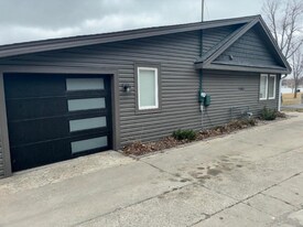 7405 Lake Shore Dr in Cedar Lake, IN - Building Photo