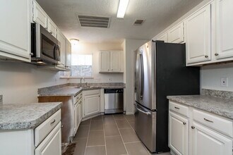 2331 Rolling Glen Dr in Spring, TX - Foto de edificio - Building Photo