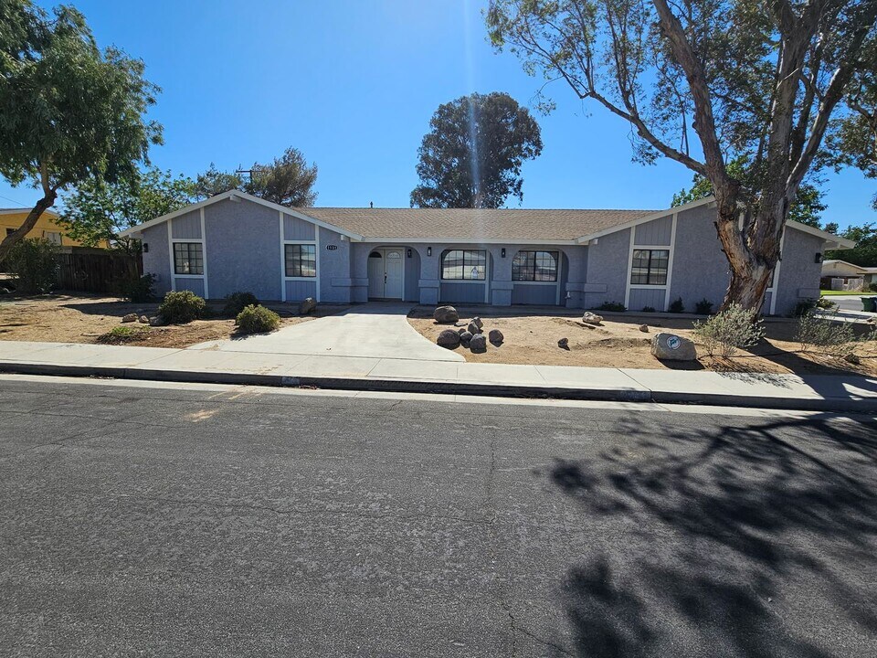 1131 S Allen St in Ridgecrest, CA - Building Photo