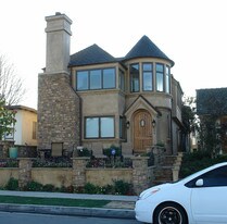 504 1/2 Avocado Ave in Corona Del Mar, CA - Building Photo