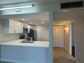 21 Royal Palm Way in Boca Raton, FL - Building Photo - Building Photo