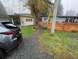 566 Ruby Crescent in Nanaimo, BC - Building Photo