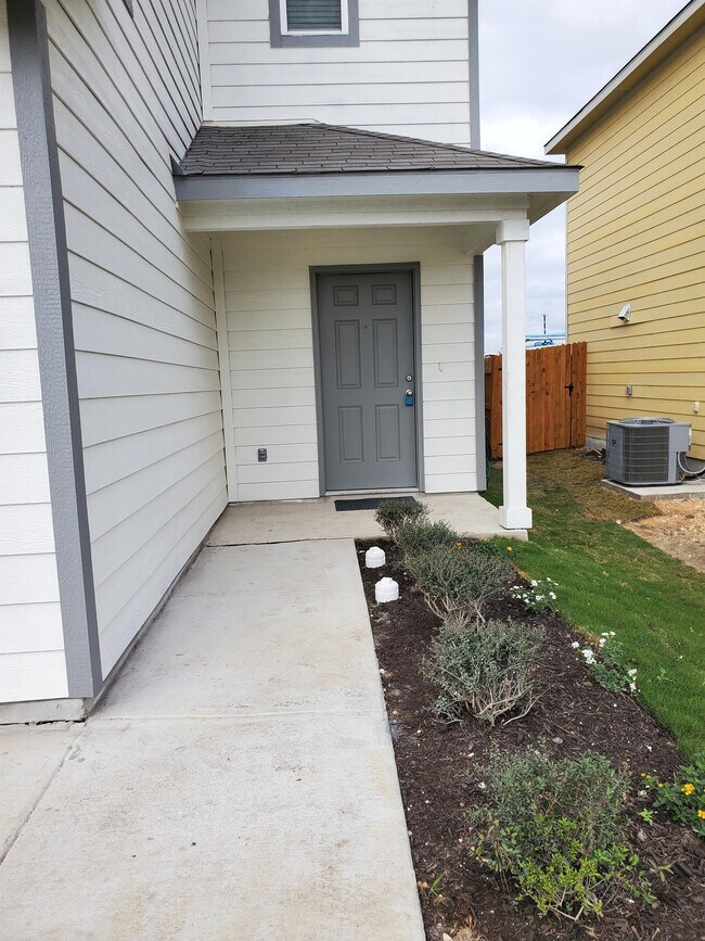 743 Retama Pass in San Antonio, TX - Building Photo - Building Photo