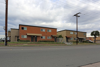 Madison Manor Apartments in El Cajon, CA - Building Photo - Building Photo