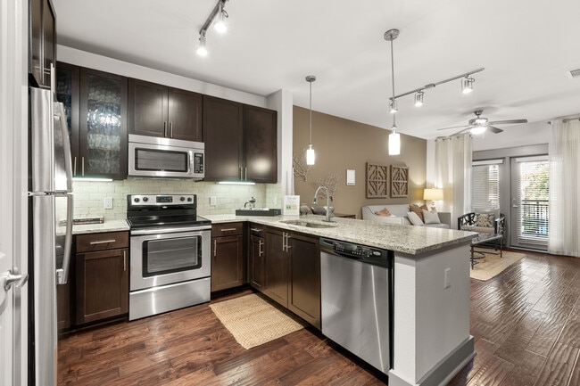 ALMA on Maple in Dallas, TX - Foto de edificio - Interior Photo