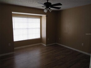 215 Lake Brook Cir, Unit 201 in Brandon, FL - Building Photo - Building Photo