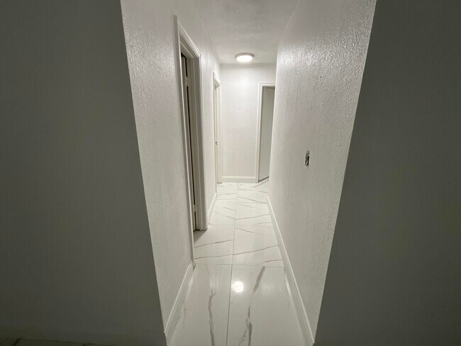 609 W Ocean Ave in Boynton Beach, FL - Foto de edificio - Building Photo