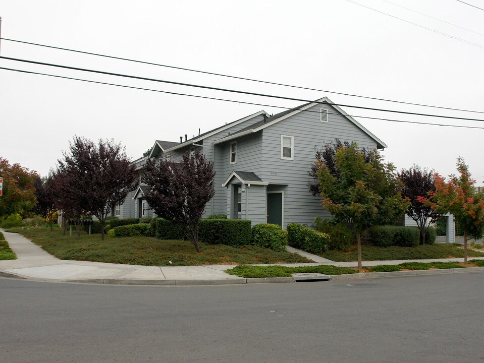 400 Earle St in Santa Rosa, CA - Building Photo