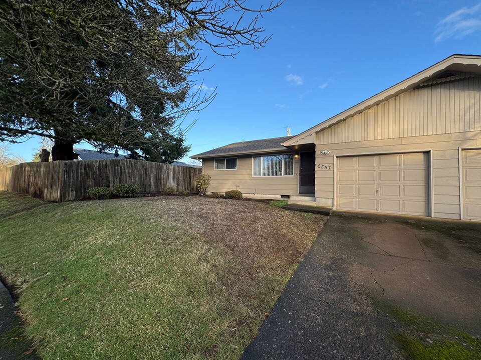 2555-2557 Cheryl St in Eugene, OR - Building Photo