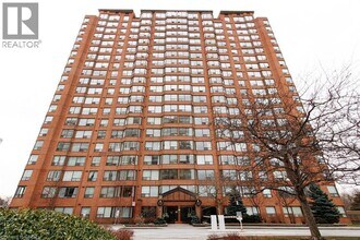 1270 Maple Crossing Blvd in Burlington, ON - Building Photo - Building Photo