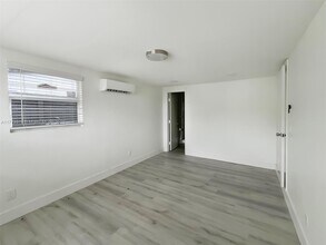 5709 Douglas St in Hollywood, FL - Building Photo - Building Photo
