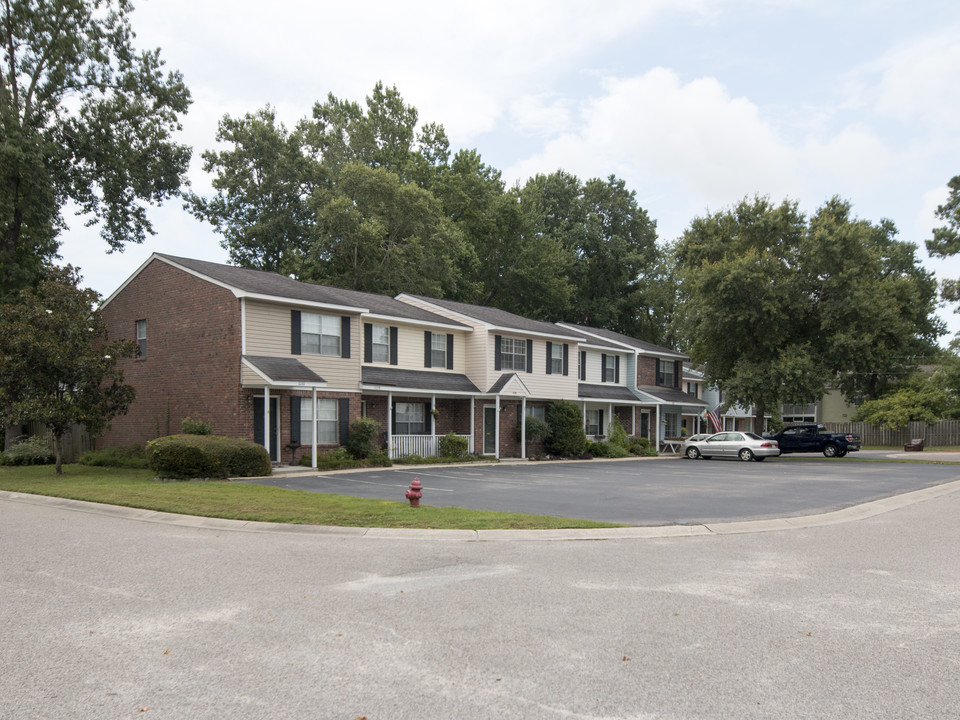 Hunters Trace Townhomes in Mount Pleasant, SC - Building Photo