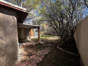 409 Maria Ln in Taos, NM - Building Photo - Building Photo
