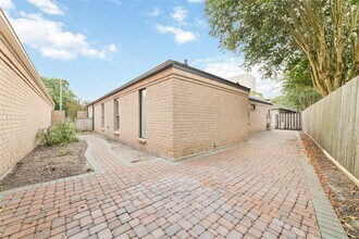 15651 Whitewater Ln in Houston, TX - Building Photo - Building Photo