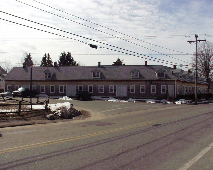 284 School St in Stoughton, MA - Foto de edificio