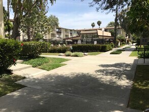 12200 Montecito Rd, Unit K101 in Seal Beach, CA - Building Photo - Building Photo