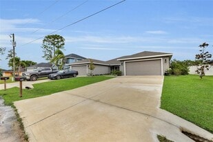 13 Llovera Pl in Palm Coast, FL - Building Photo