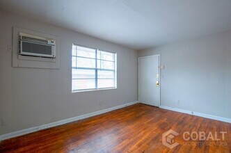 896 Greenwood Ave NE in Atlanta, GA - Foto de edificio - Building Photo