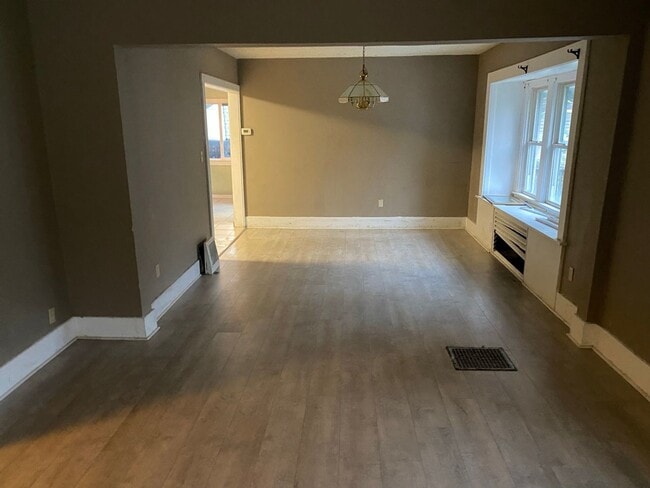 1055 Murray Ave in Akron, OH - Building Photo - Building Photo