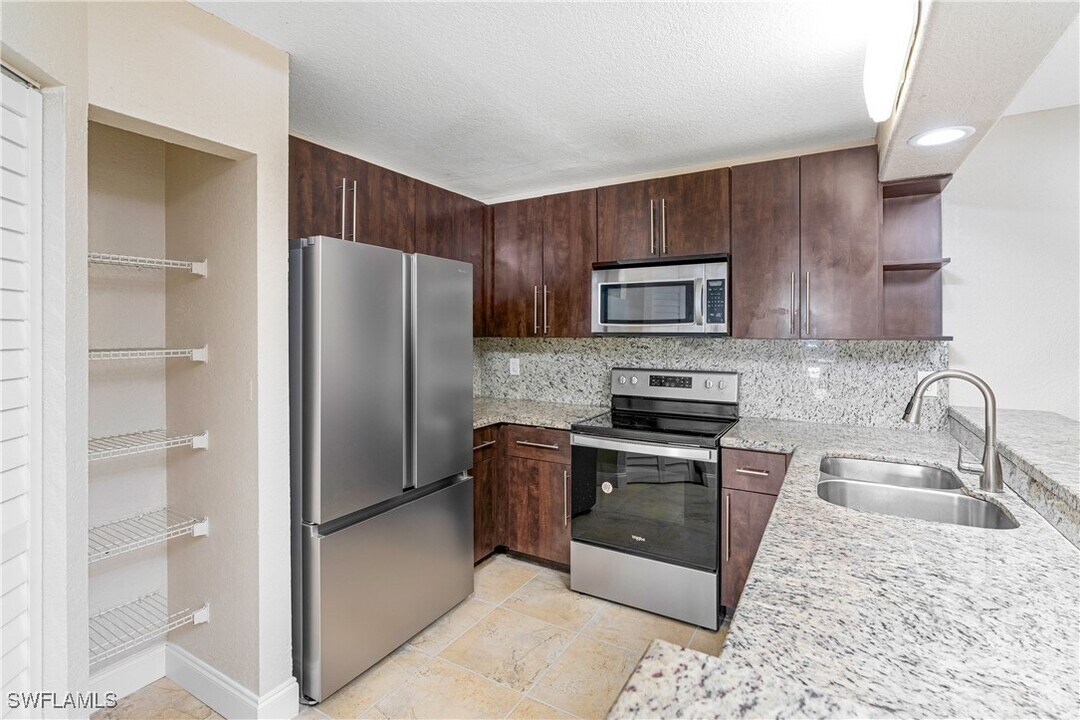 169 Santa Clara Dr in Naples, FL - Building Photo