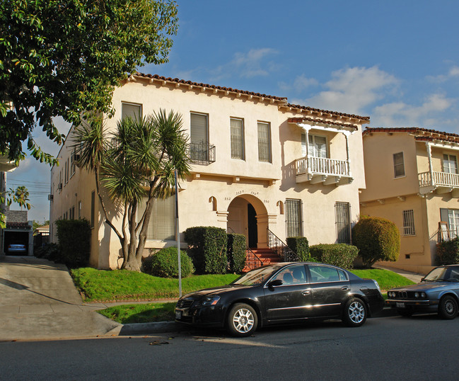 350 N Gardner St in Los Angeles, CA - Foto de edificio - Building Photo