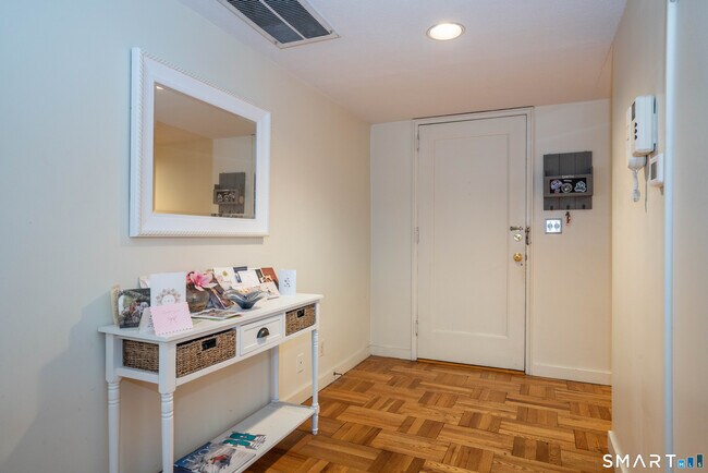 20 Outlook Ave in West Hartford, CT - Building Photo - Building Photo