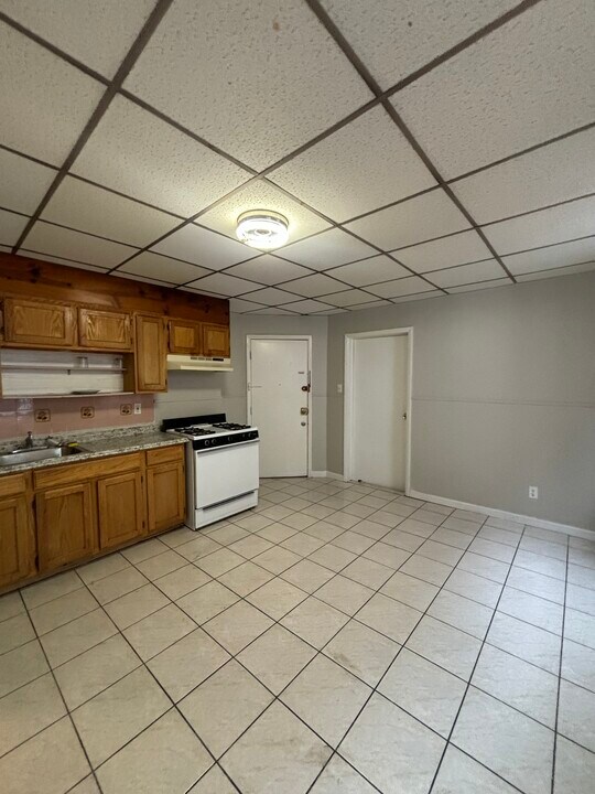 532 4th St, Unit 4 in Newark, NJ - Building Photo