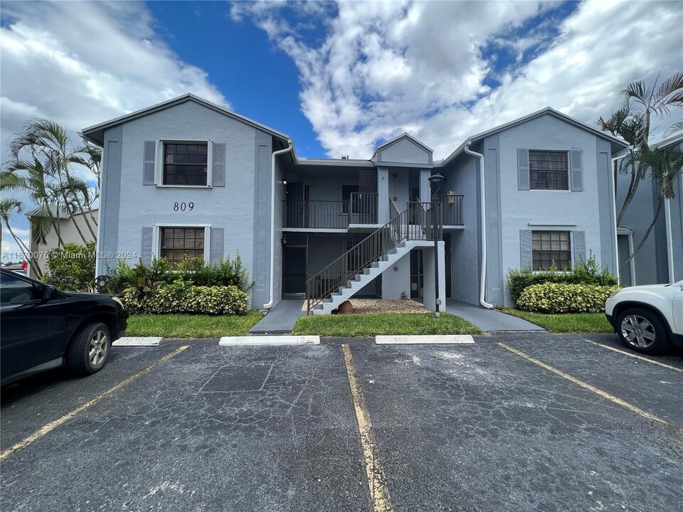 809 Hamilton Dr in Homestead, FL - Building Photo