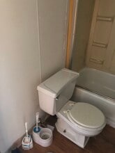 502 Lucy St, Unit second floor in Masury, OH - Building Photo - Building Photo