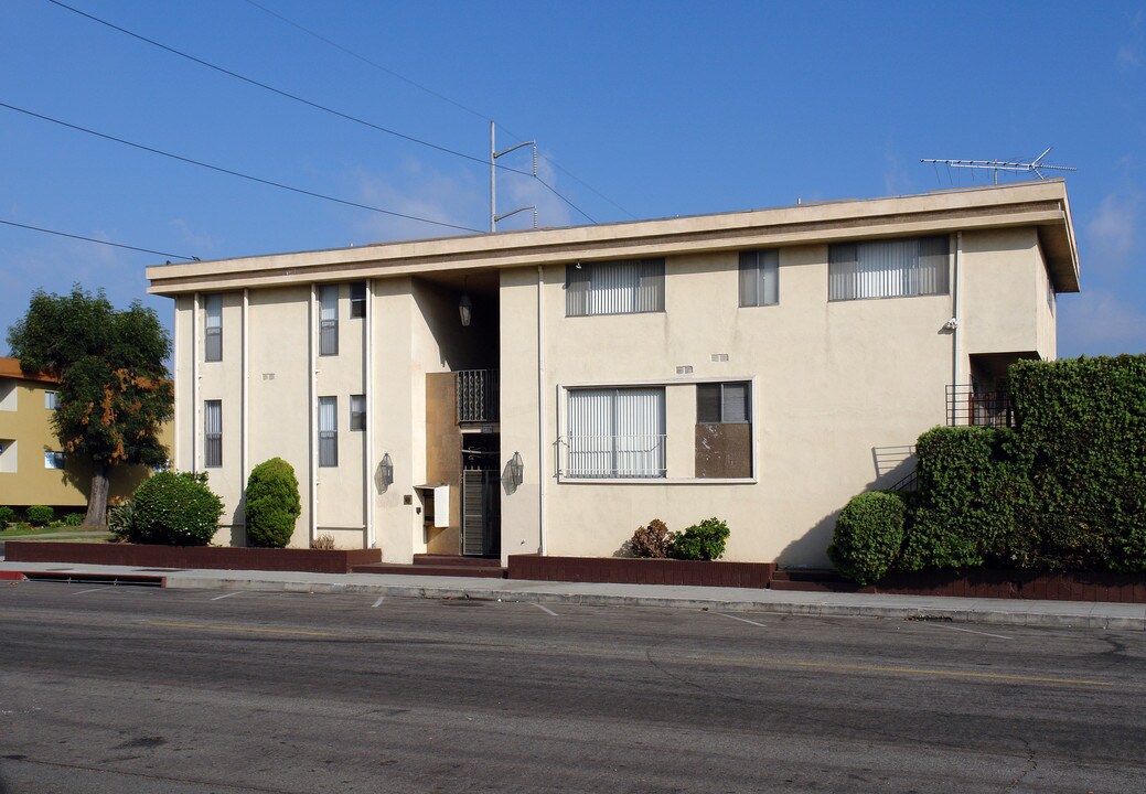 239 W Queen St in Inglewood, CA - Building Photo