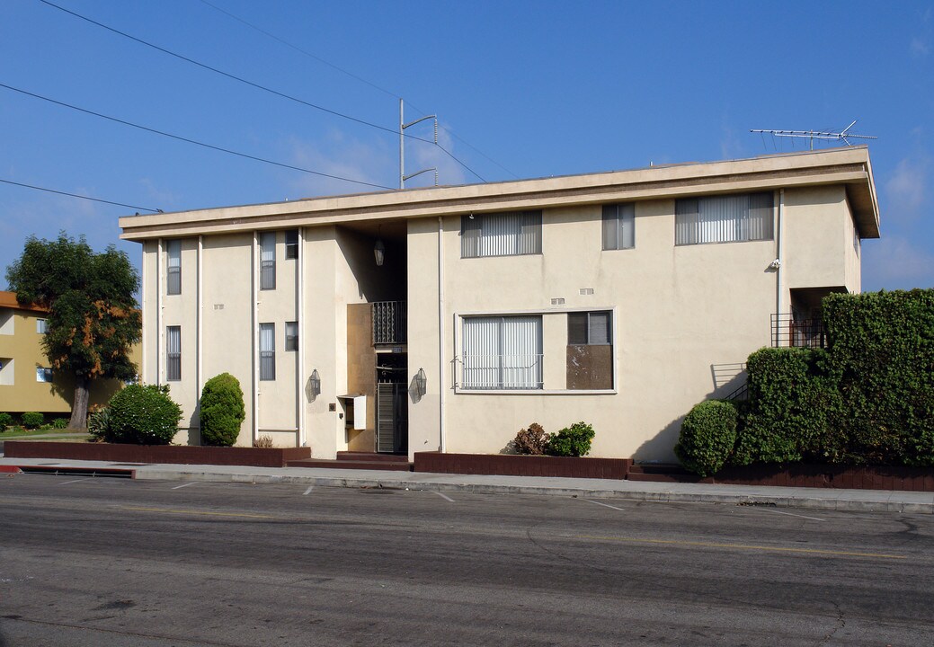 239 W Queen St in Inglewood, CA - Foto de edificio