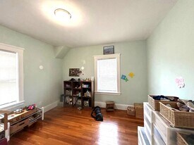 142 Jackson St in Newton, MA - Building Photo