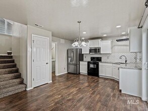 177 W Peach Springs St in Meridian, ID - Building Photo - Building Photo